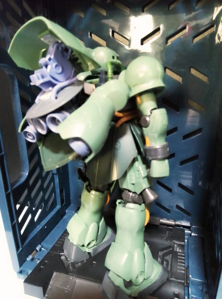 背面ブースターのワガママサイズ。これだけでモビルアーマー感。