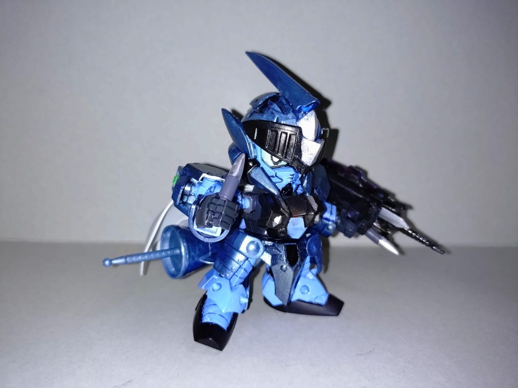 盾はパイルバンカーをイメージしたのですが先端は外して投擲武器(ピック)にもなるように