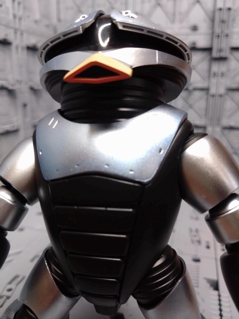 アップ。一応口周りも塗り分け😁シルバーはロボコップ2寄りにクリアブルーも重ねました✨関節部分の丸いカバーはあえてつけてません。