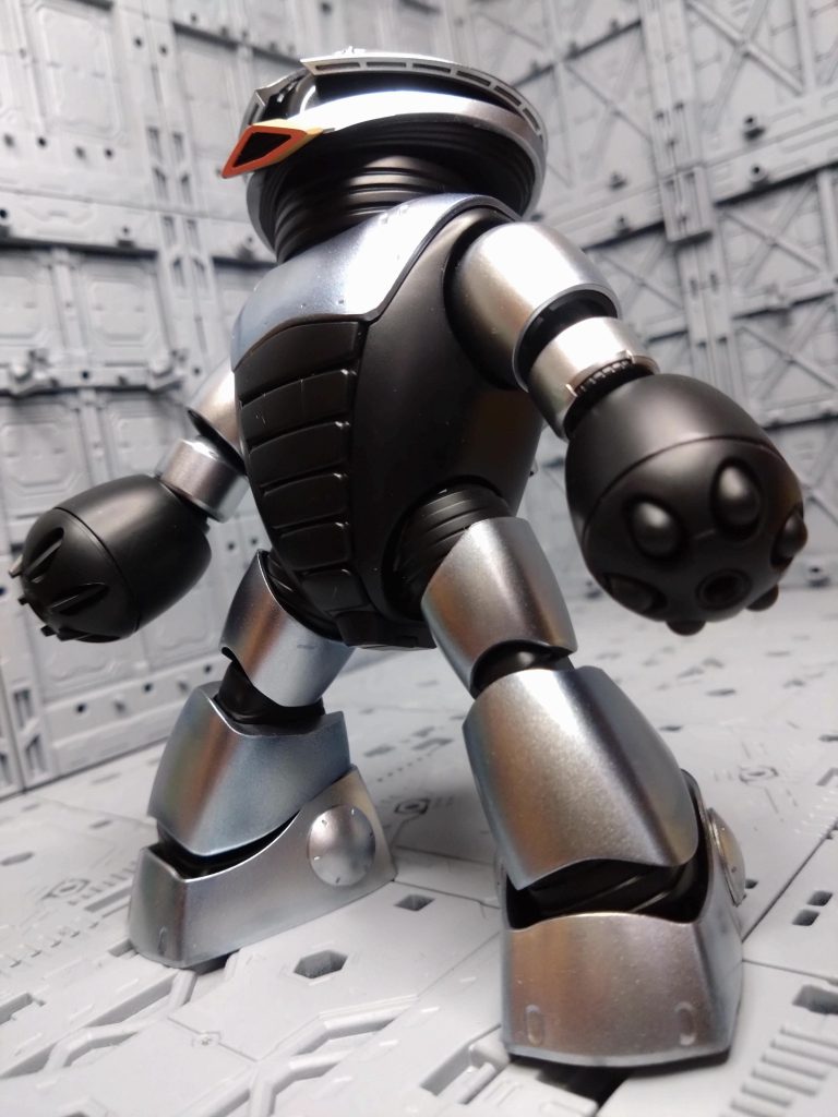 そんな時、ふと思いついたのが「あれ、なんかアッガイ色味変えたら似てね？」よく見るとお腹の辺りやら関節周りやらディテールが似てるような…って事でお手軽塗装のみで軍警ザクに対抗すべく市警アッガイを爆誕させました！50代には刺さると思われます😁