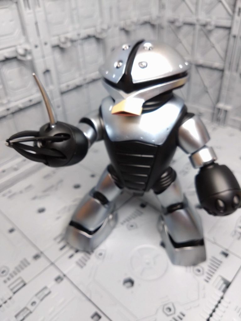 手の甲から出る謎のトンガリは爪の塗り分けで再現。何故オムニ社のパソコンにはアレが挿せるジャックが標準装備なんだろか…？