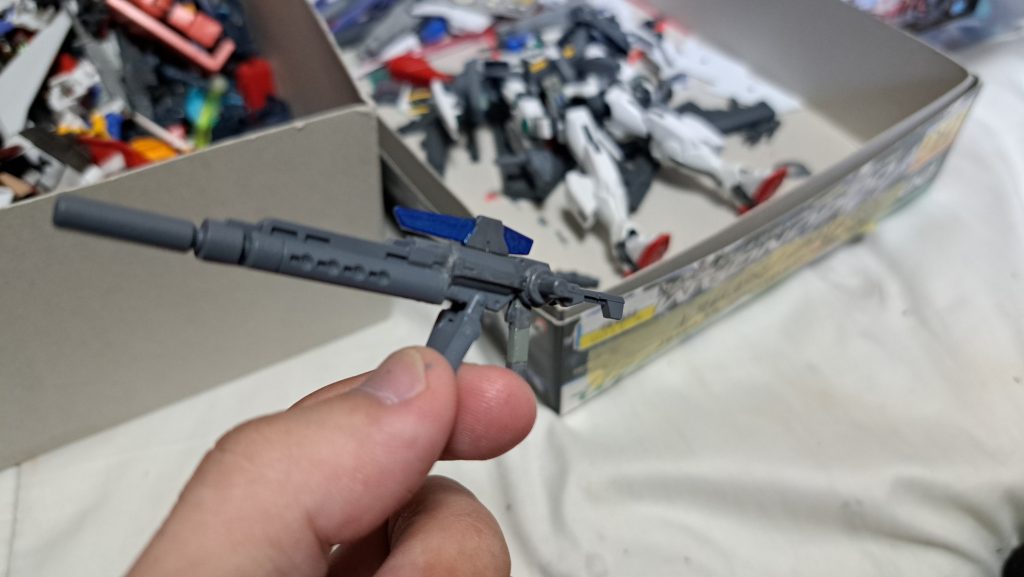 グリップを展開させるとこんな感じ。アストレアⅡのライフルをイメージして作成しました。基部はGNソードⅡまんまなので腰部にマウントももちろん出来ます。