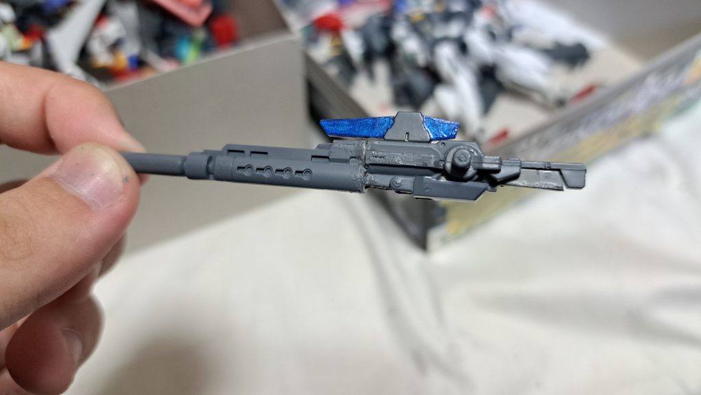 気を取り直して…武装を作りました。名前は「GNコマンドライフル」です!GNソードⅡ基部に30mmミリタリー武装のライフルパーツをそれぞれ加工し作成しました。