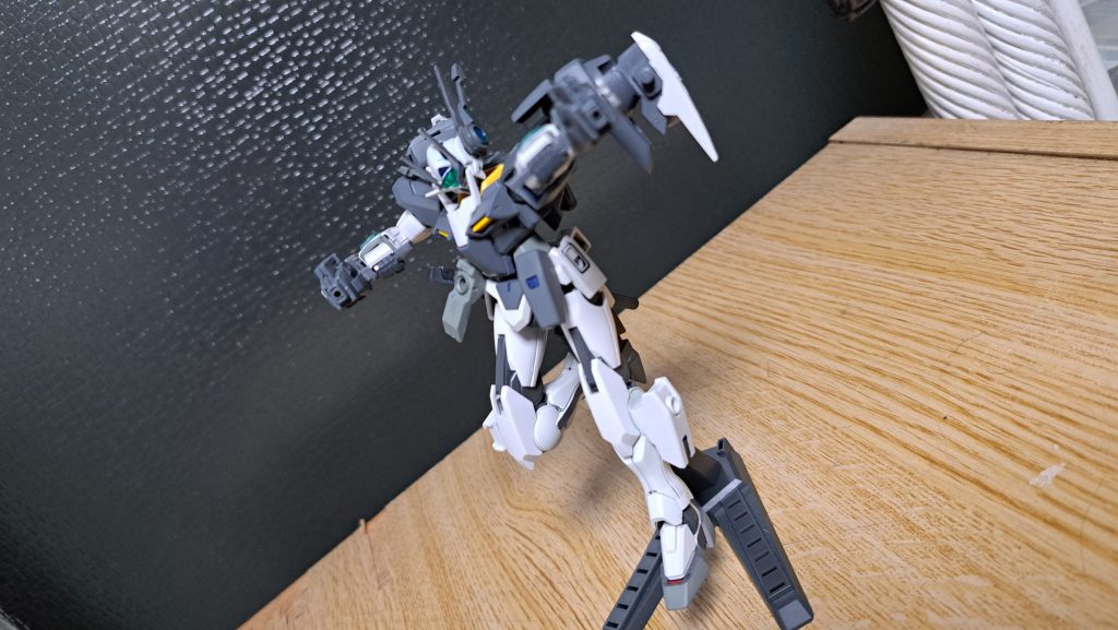 GNリボルガンで銃撃!(やっぱロボに二丁拳銃は最高(≧∇≦)/)