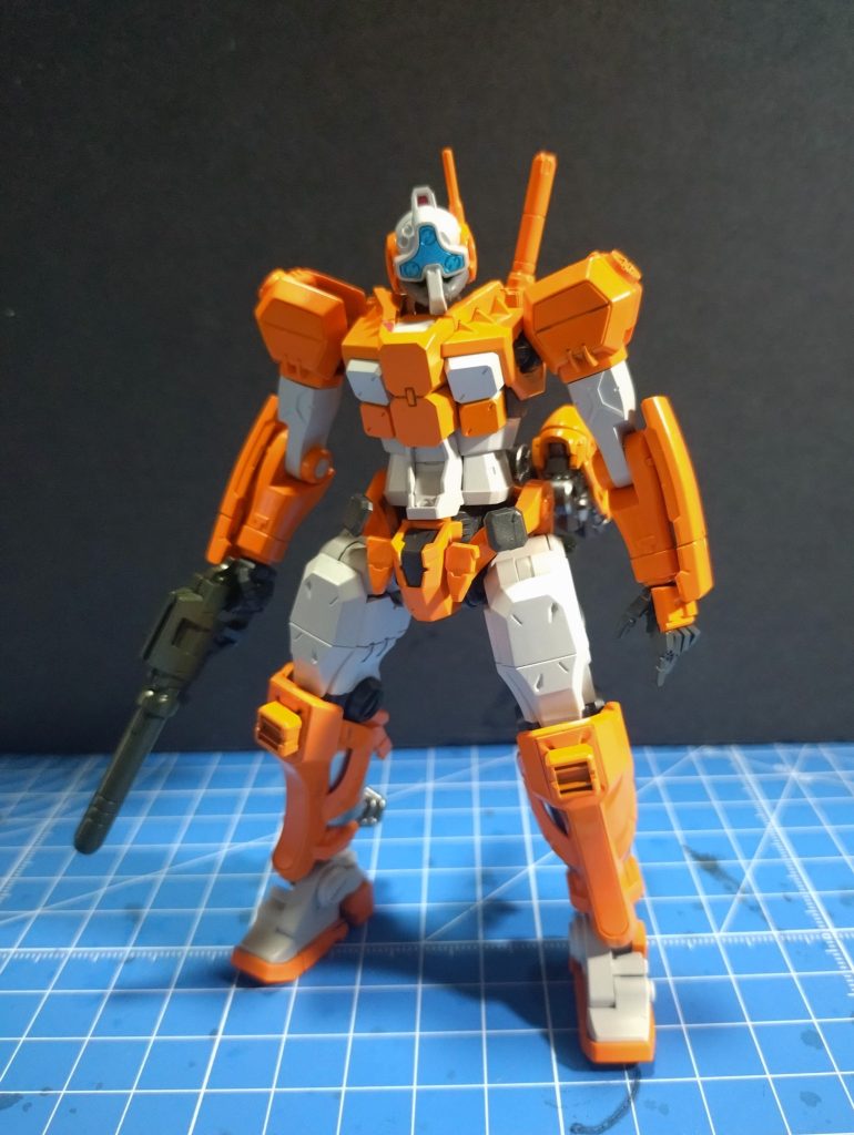 ・使用した塗料はメインカラーにマンダリンオレンジ、ニュートラルグレーその他はメカサフライト・ヘビー、SBジュラルミン等、武器はディープカーキです