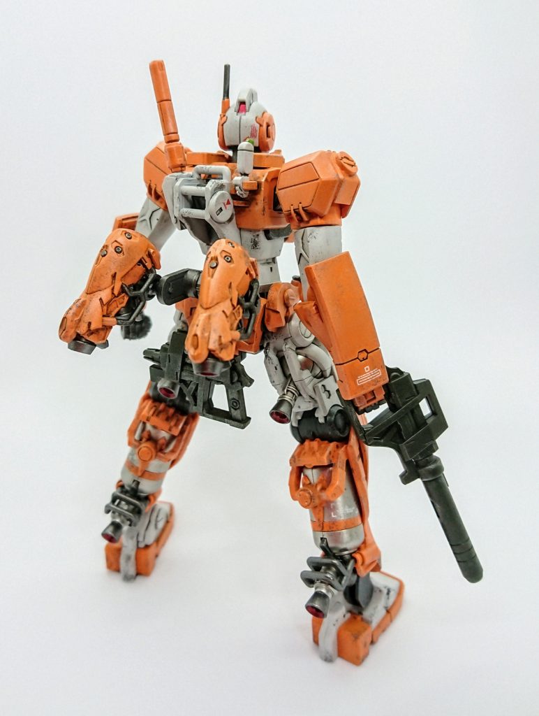 ・メインの改造ポイントは背面スラスターの腰部ウェポンラックへの取り付け位置変更で他にもディティールアップパーツの追加や武器の改造、一部パーツの配置変更等をしております