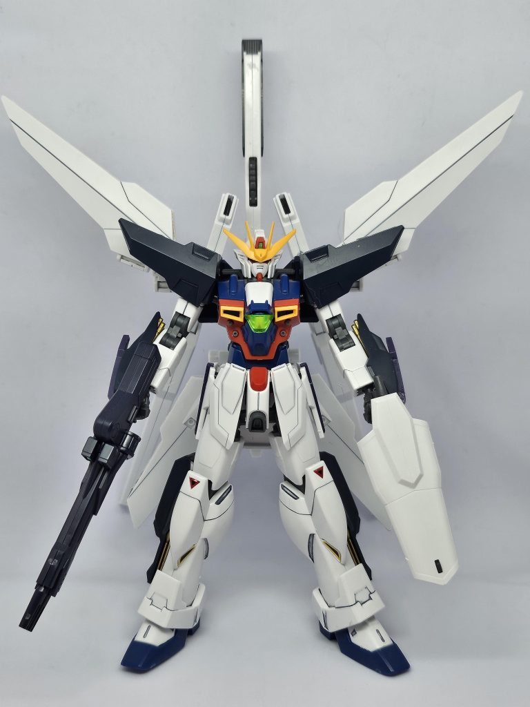 素立ちガンダムDXのどっしりフォルムよりGXのスタイリッシュなフォルムが好みなので中間になりつつDXの腕、足のパネルは付けました。