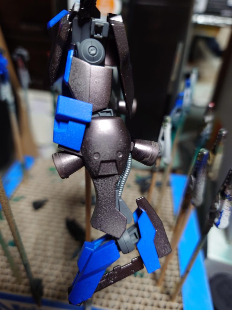 マーカーエアブラシのつや消しを吹いたところ、なんか粉が吹いたようになりました。時短を意識しすぎて乾燥が不十分だったのか。MGに取りかかる前に、マーカーエアブラシはまだ勉強せねばなりません。