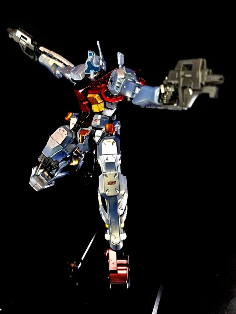 武装・必殺攻撃 ビーム・ライフル銃身の短い小柄なビーム・ライフル。非使用時はリアスカートアーマーにマウントが可能。スガイ機は二挺装備し、スティグマ攻撃と合わせてトラップとして活用している。