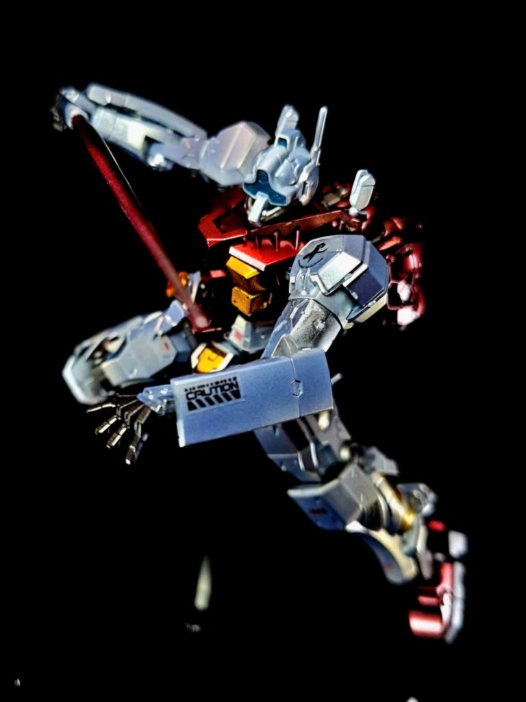 ビーム・サーベル腰部のリアスカートアーマーにマウントされた近接格闘兵装。