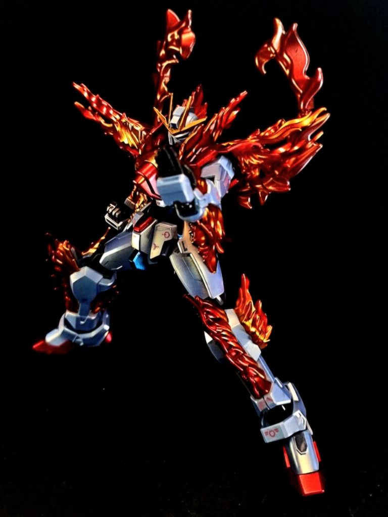 カミキガンプラ流奥義鳳凰覇王拳次元覇王流拳法の技ではない、セカイが独自に編み出したオリジナルの技で、凄まじい威力を持つ。前方に突き出された両腕に全身のクリアパーツから放出された粒子の炎が全て収束され、火の鳥となって打ち出され相手に襲い掛かる。非武装機体であるトライバーニングが中・遠距離の敵機に対して攻撃できる数少ない技の一つである。一度に大量の粒子を放出するので、ビルドバーニングでは機体にかかる負担が大きすぎて使用後に腕が砕けてしまうが、トライバーニングならば問題なく使用可能。片腕でも打ち出せる上、敵機を一撃で撃破できる程度の威力がある。当初は技名が特につけられておらず、メイジン杯でカミキバーニングガンダムが使用した際に明らかになった