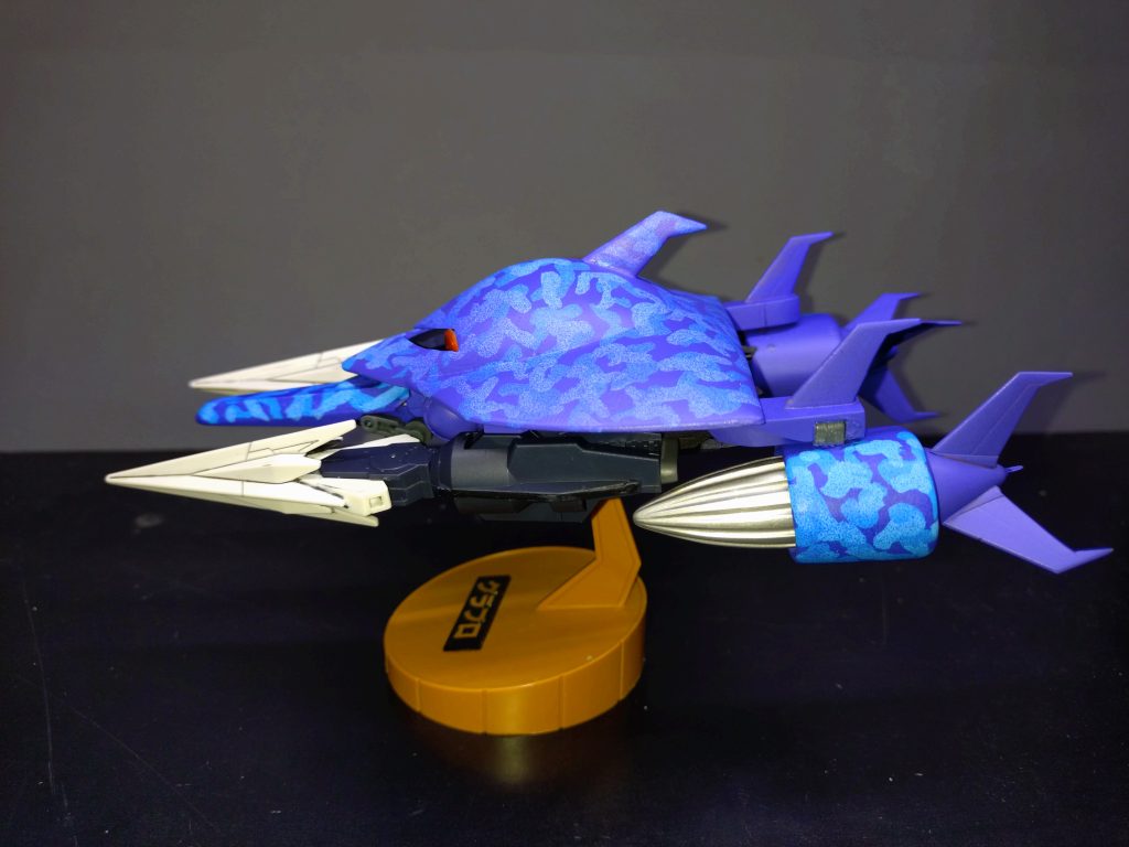 ミサイル等の武装は外され、その分推進剤を多く搭載出来る様になっている。また、外部牽引式だったモビルスーツも1体ならば搭載可能となった。ただし、発進の場合はグラブロⅡが静止しているのが条件となる。