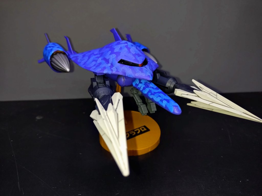 作業用のアームはスライド式に可動する事が出来、海底の資源の調査も可能。ドリルの様に見えるが、ドリルの様には回転は出来ず、多少角度は変えられる。