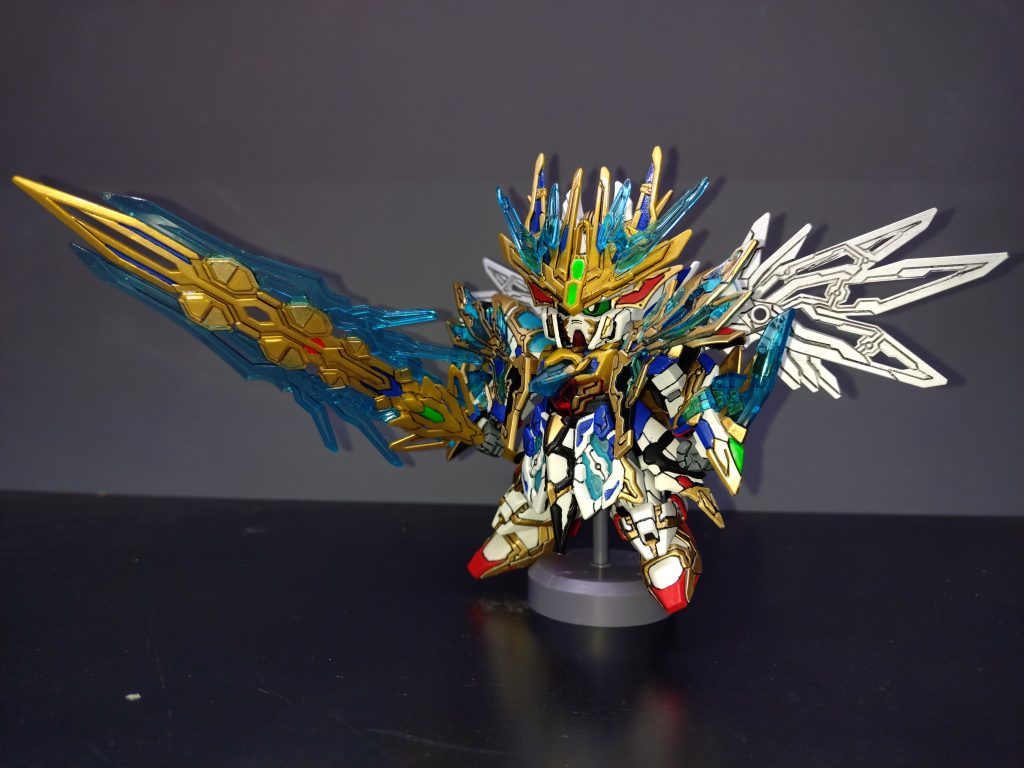 元々の設定の色が暗く感じたので、ウイングガンダムアーリータイプのカラーをイメージして塗りました。