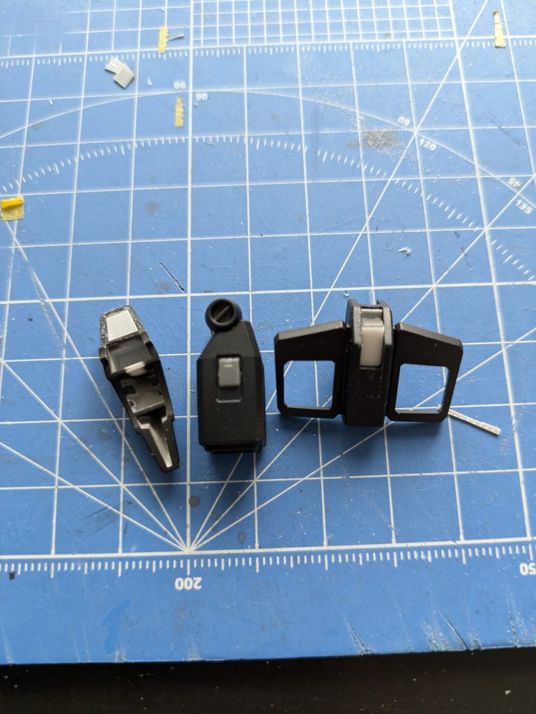 作品名：ガンダム作るよ<p>サフの後に、やっとけば良かったと見つかる工作。</p>