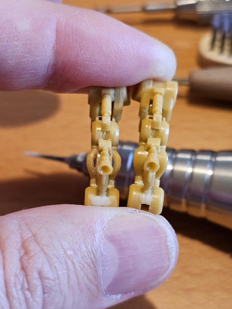 動力パイプはリューターで削り出ししましたあまり見えないんですが w