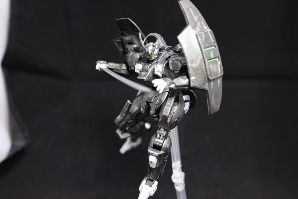 黒い剣士っぽいダリルバルデ–4枚目/制作者：Blanc_mjrn