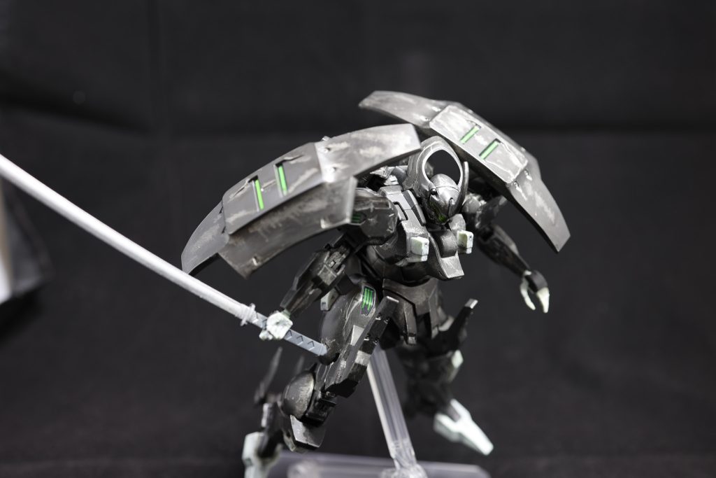 黒い剣士っぽいダリルバルデ–4枚目/制作者：Blanc_mjrn