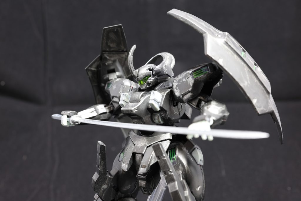 カメラアイは「おゆまる」で型どりして、紫外線硬化樹脂を流し込んで作りました。