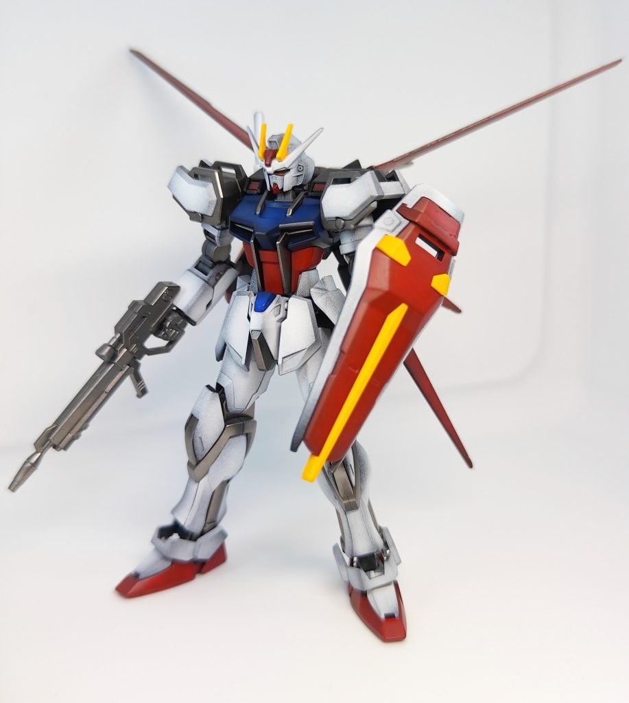 やっぱりストライクはいいですね。シンプルで無骨な中にスタイリッシュさがあって新時代のガンダムとして最高のデザインだと思います。