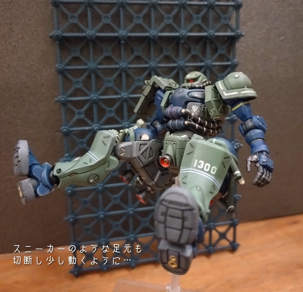 その5年ぶりの発売を記念して、足元にNのロゴ。1300の数字をスネに貼付け(ハズレてもコレで我慢しよ…)そう暗示をかける…