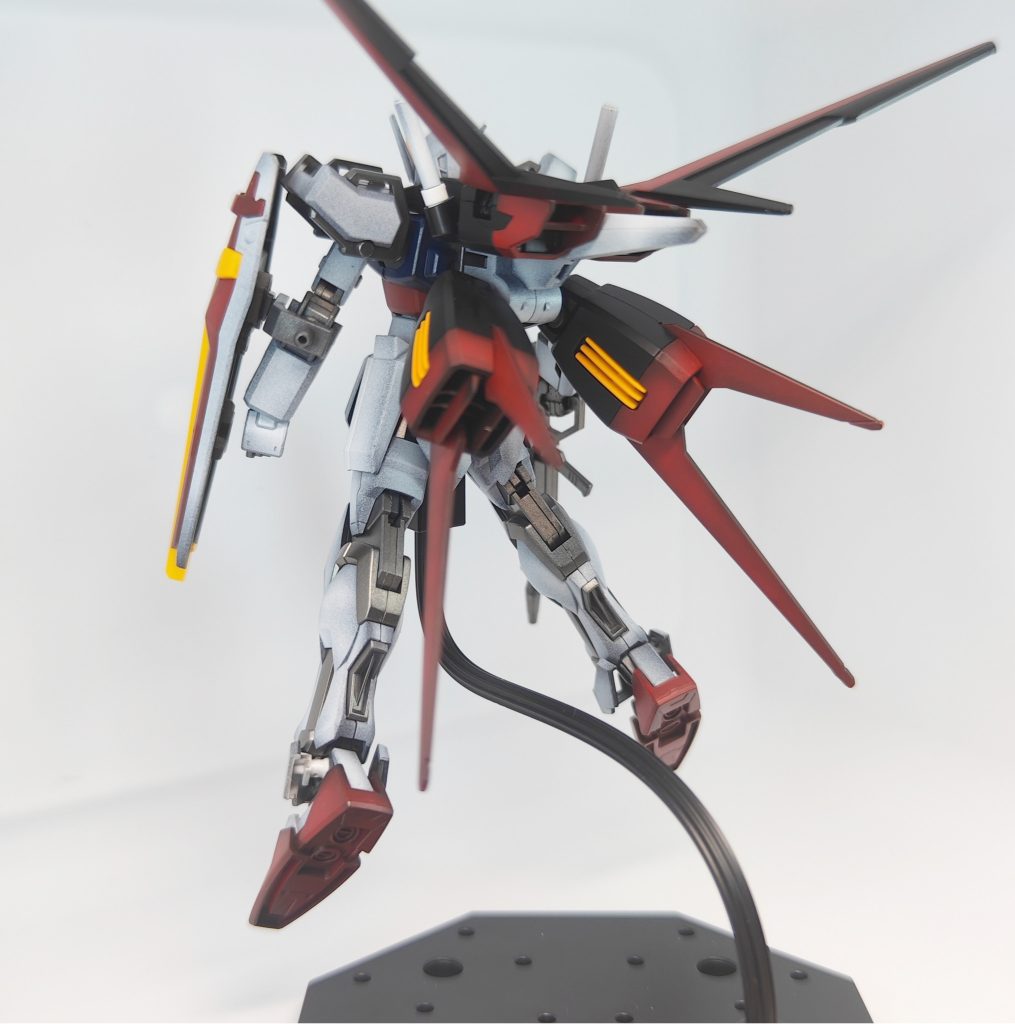 (エールストライクは背中がイカしてると思います)ガンプラを久しぶりに作りたいなぁ。素組みしかしたことないから色も塗ってみたいなぁと思い、色々調べてみたところグラデーション塗装という塗装方法があることを知りました。