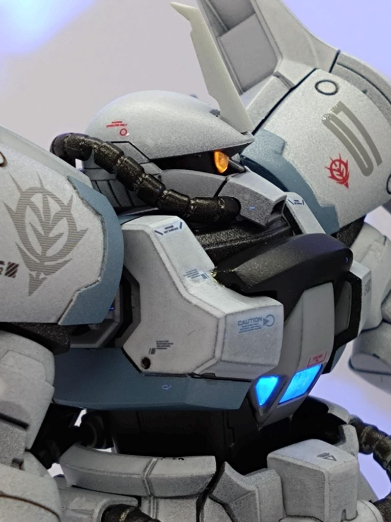 モノアイはHアイズに変更、肩は装甲追加。