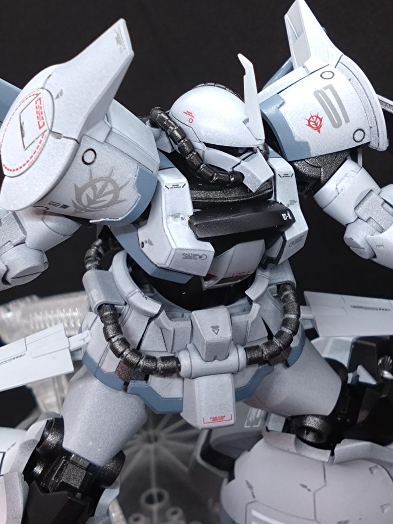 胸部はプラ版とパテで若干のボリュームアップ。