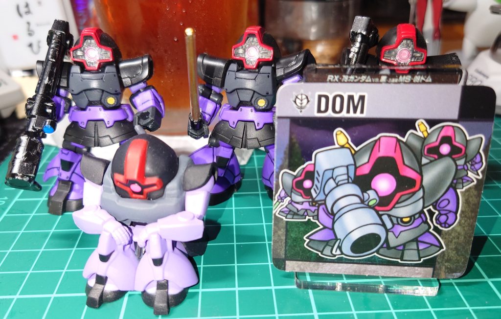 作品名：SDガンダムスナック<p>試しに買ったら、ドムが大当たり！　やった！　くじ運は悪いのでこれ以上は手出さない方がいいな　スナックはハイボールのアテに美味しくいただきました</p>