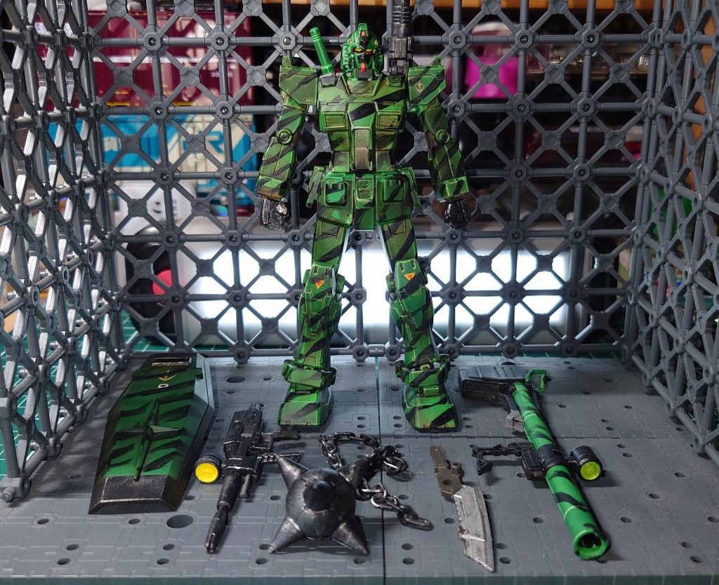 緑のガンダム 全武装 シールド・バズーカは黒サフ⇛グリーン塗装⇛黒ラインひき⇛つや消しトップコート ガンダムハンマーは30MMのオプションパーツから ナイフはスビナティオミリタリータイプから