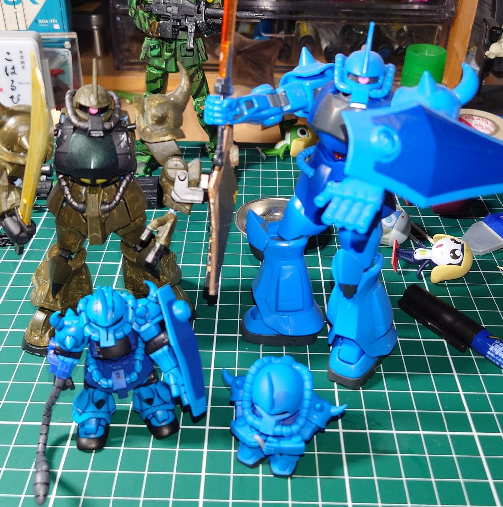 作品名：グフあわせ<p>グフも色々と揃ってきました　アンサンブルは武器セット欲しいですね　 　宇宙からの侵略カエルもいたので揃えちゃいました</p>