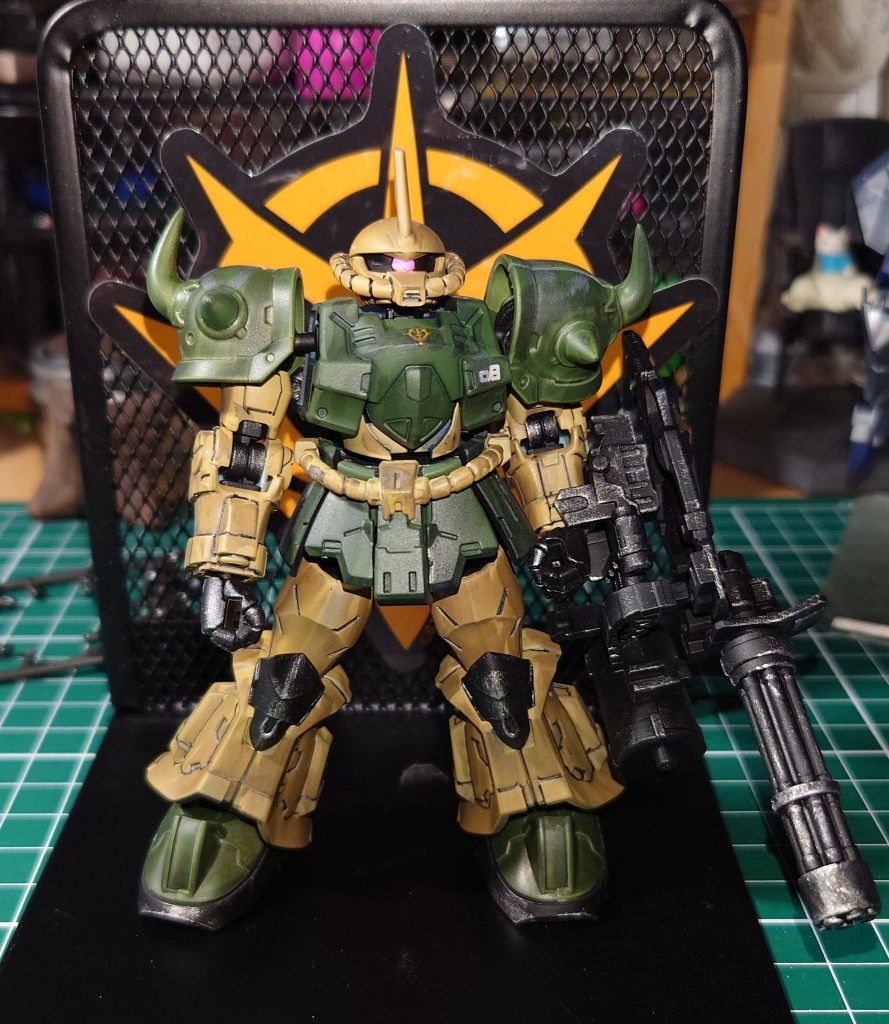 搭乗するは、ダニエラ・ベーア少佐 金髪碧眼のドイツ系ジオン軍人 グラマラス美人ですが、はすっぱな口調で部下を引っ張る姉御タイプ 火力と近接格闘に優れたグフカスタムがお気に入り