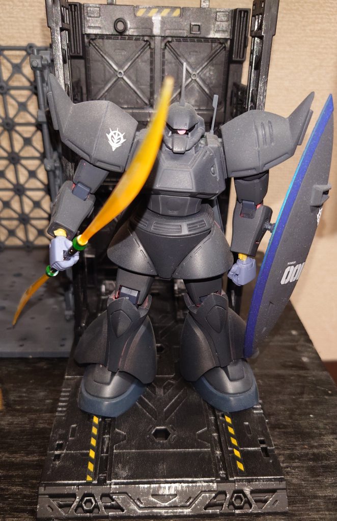 ゲルググやドムみたいな脚が太いMSは無理ですね　　カタパルト、自作した方が早いかな？