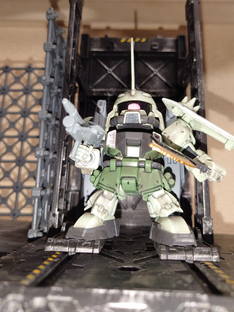 BB戦士ザクウォーリアだとかろうじて脚が乗る感じ