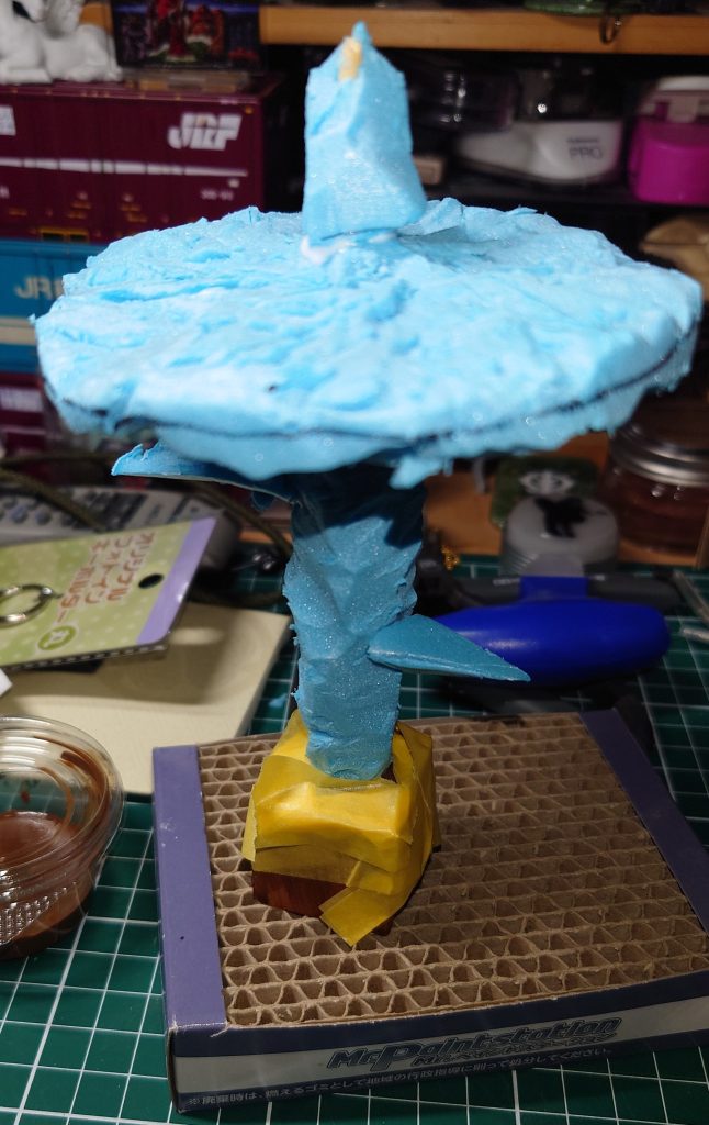 ポリスチレンフォームを刺して、工作用ナイフで成形 オルファのナイフが大活躍