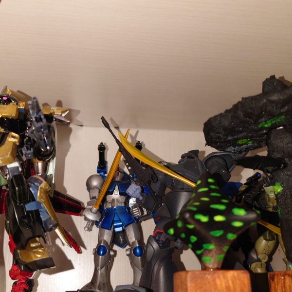 ガンプラ棚に宇宙要塞が生えた