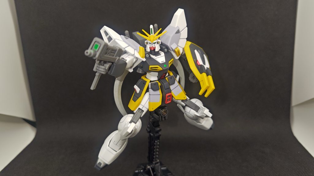 ビームマシンガン。これ、放送された1995年当時におけるハリウッド映画の「サブマシンガン」の代表格、MAC10とウージーの掛け合わせですよね?