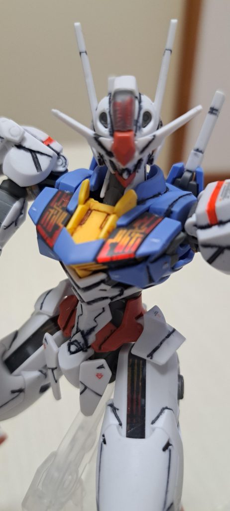 スミ入れの滲んだとこの処理、いい加減になってしまいました。少し水転写デカール在庫をあさって貼りました。ただね、小さいんですねデカール。ショボショボ、プルップルッしながらなんとか貼りました。