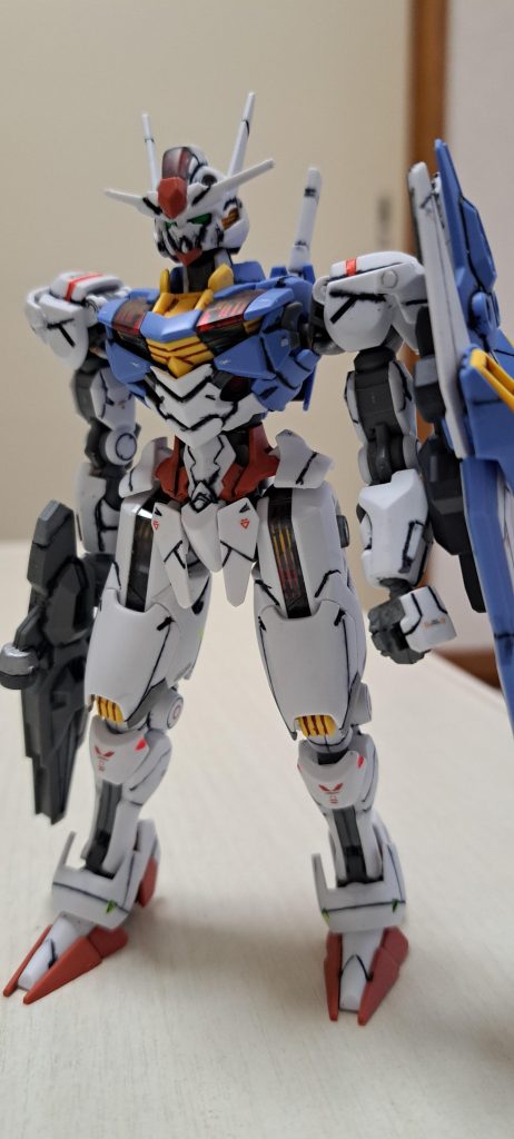 塗装環境のせいにしてますがホワイト恐怖症。どうしても厚塗りになってスジ彫りや彫り直したところが埋まったりしてしまうので、