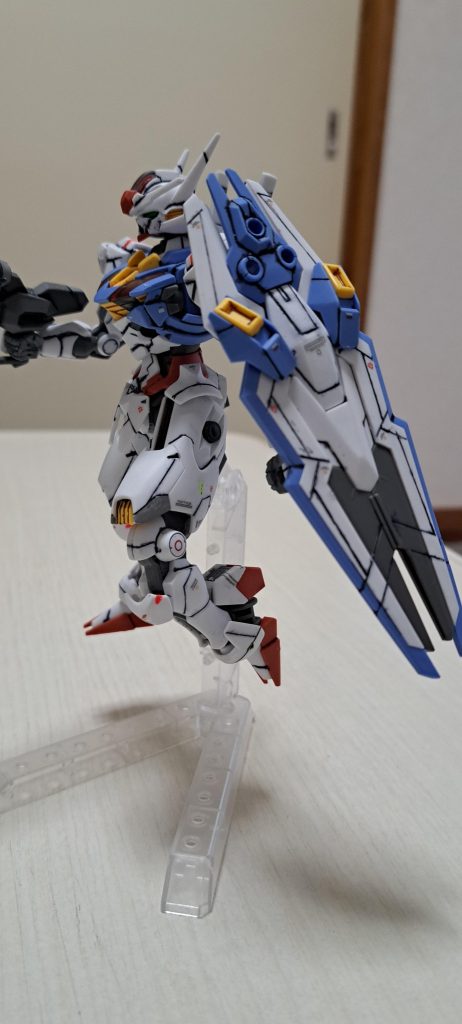 昔と違って色分けも素晴らしいので成型色でもいいですね。塗装環境の悪い自分にはありがたい。