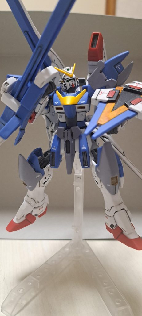 シールドのVのとこ、下地ゴールドでクリアイエローでやってみたのですがゴールド塗った後の処理とクリアイエローやっぱりムラで、いつも通りに妥協＆挫折。てかあまりこのシールドはあんまり好きなデザインではありませんてました。