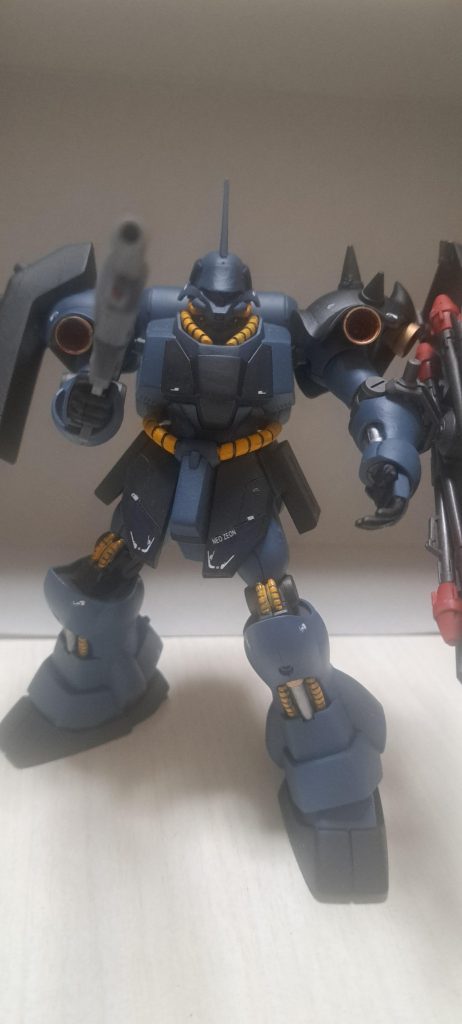 ズッシリ機体はやっぱ重厚感、威圧感がある気が。