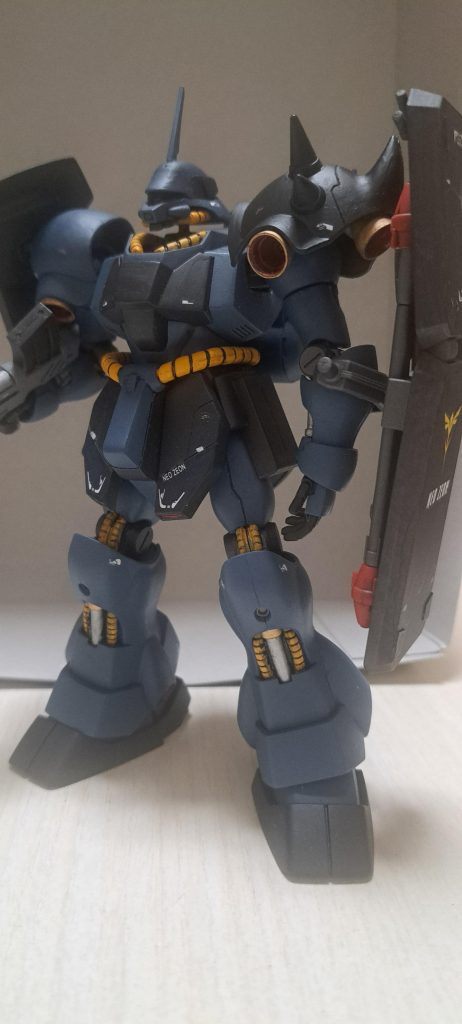 これも光沢か艶消しかさんざん迷ったです。さて明日は休みだ。作ったのを眺めて過ごすことにします。明日も皆様良い一日になりますように。