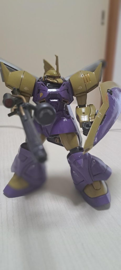 今日は作った作品眺めようと。そしたらあっそうだ折れて放置してたわって。こちらは光沢クリア吹いてます。光沢気に入ってます。だから艶消しか光沢か迷うし、でも自分で納得できるようになるとニヤニヤ。