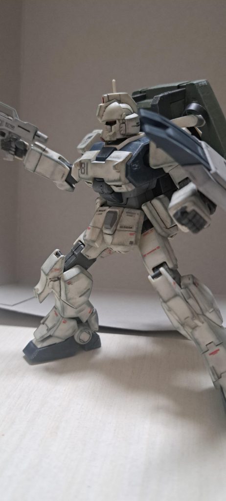 背中にこんなの背負ってても立ってくれます。