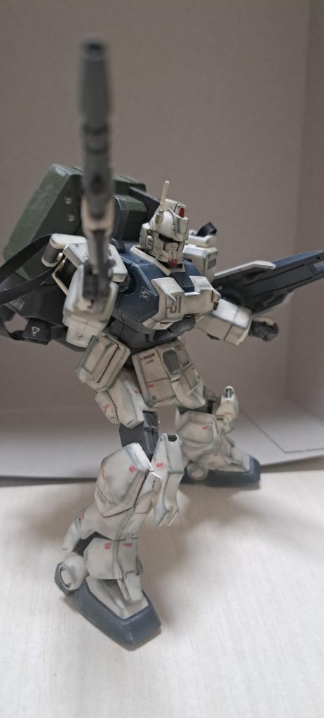 艶消し吹いて、この機体は綺麗なままではいけないと、でもどうしようか半年も熟成させてました。でもタミヤウェザリングマスター「Eセット」ありました。持ってました。