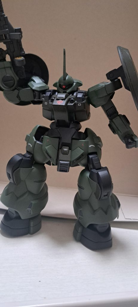 皆さんと違って大した事はしてません。筆塗りほぼ全塗装しました。ちょうどいい緑が残っていたので。