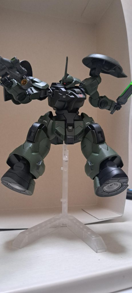 量産機一般機ということでスラスターもシルバー1色。派手さはないですがまぁまぁ普通にまとまった気がして。気に入ってます。