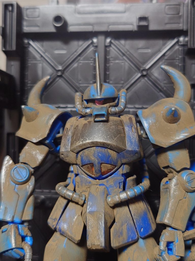 胴体と顔だけは気にってます汚しと言うか汚れw もっと抑え気味にしたいな…これからはグフカスを格好良く作れるよう練習していきます！！次はジムストライカーでも作ろうかな〜