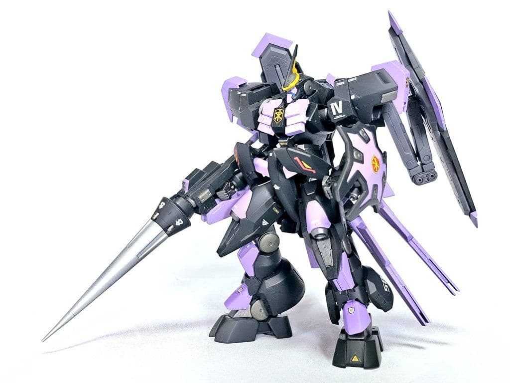 メイン武装はGNショットランス。ジンクスⅢのGNランスをショットランサー風にしました。